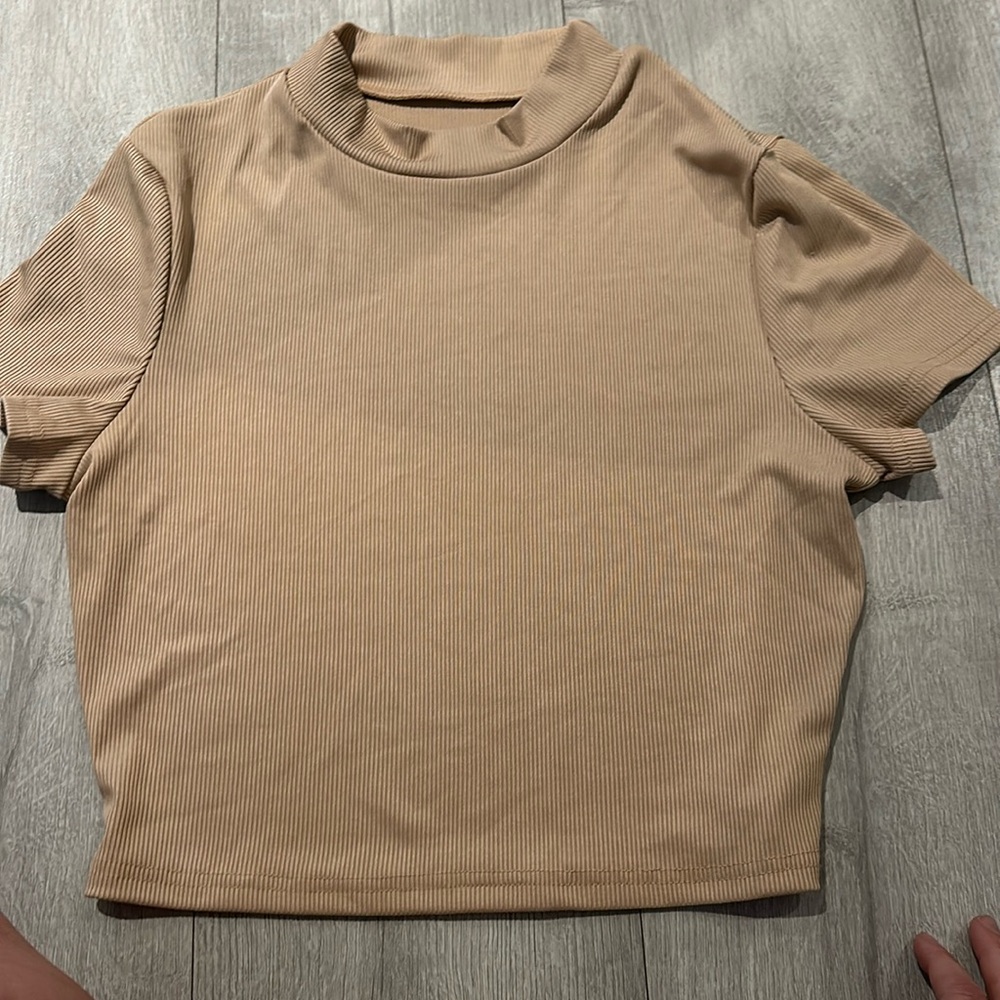 SHEIN Women’s Turtle Neck Crop Short Sleeves stretchy material never worn